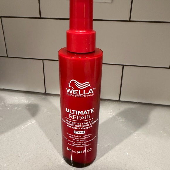 Wella Ultimate Repair Protective Leave-In Spray - Red - Picture 2 of 2